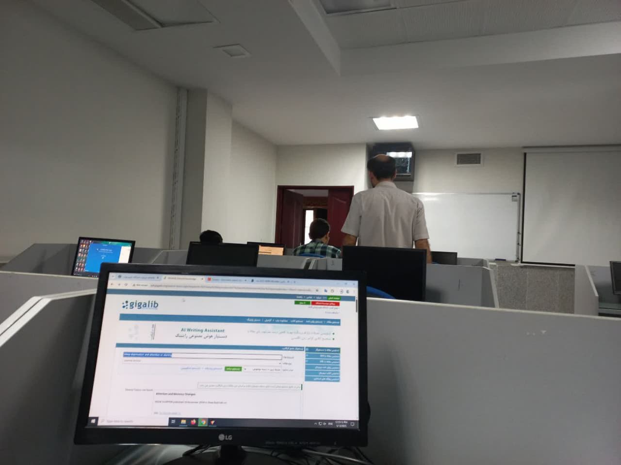 کارگاه آشنایی با نرم افزار ENDNOTE با تدریس دکتر حسین اکبری برگزار گردید.
