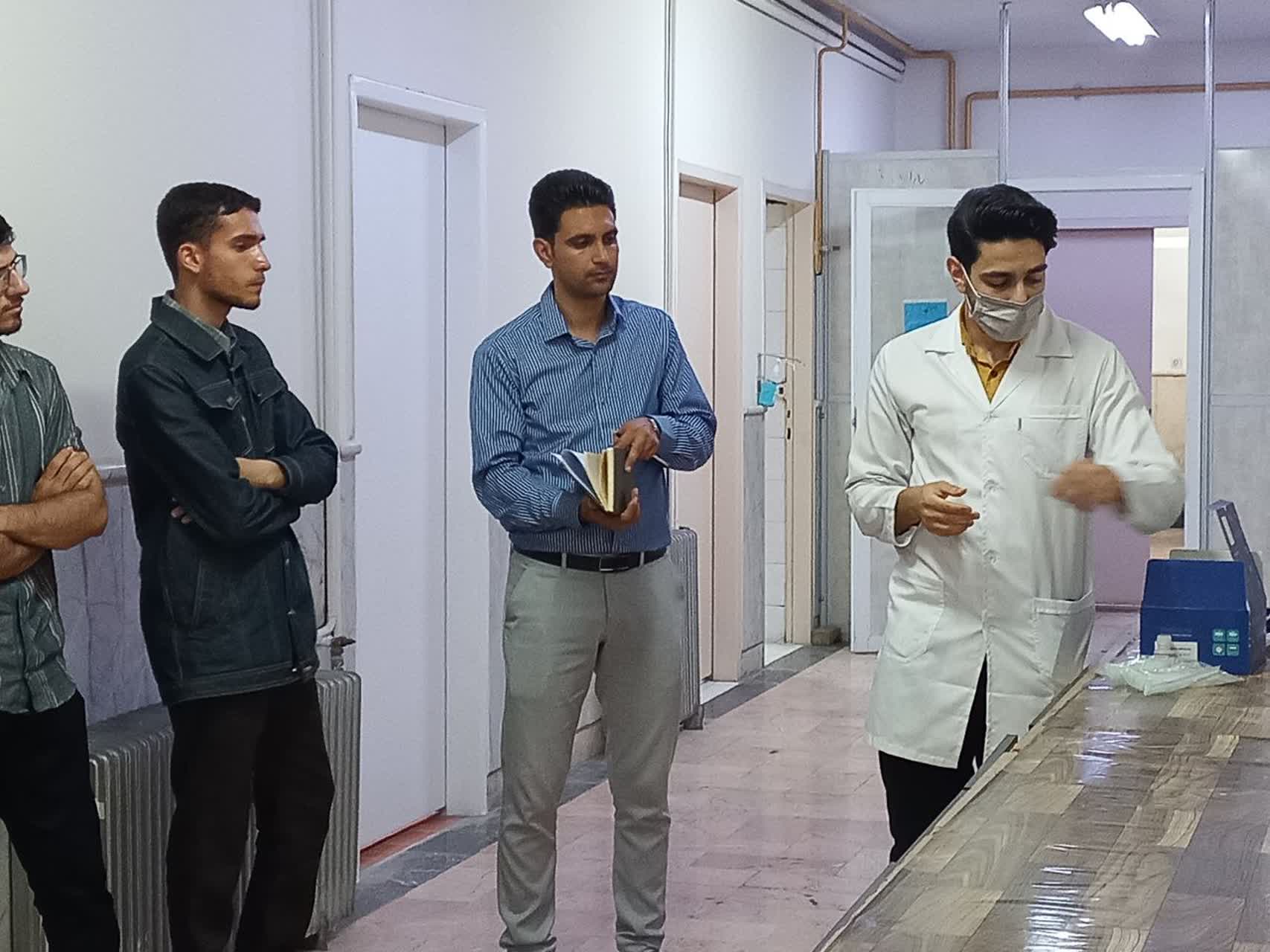 تور تحقیقاتی بازدید از مرکز رشد و فناوری دانشگاه علوم پزشکی مشهد برگزار شد.