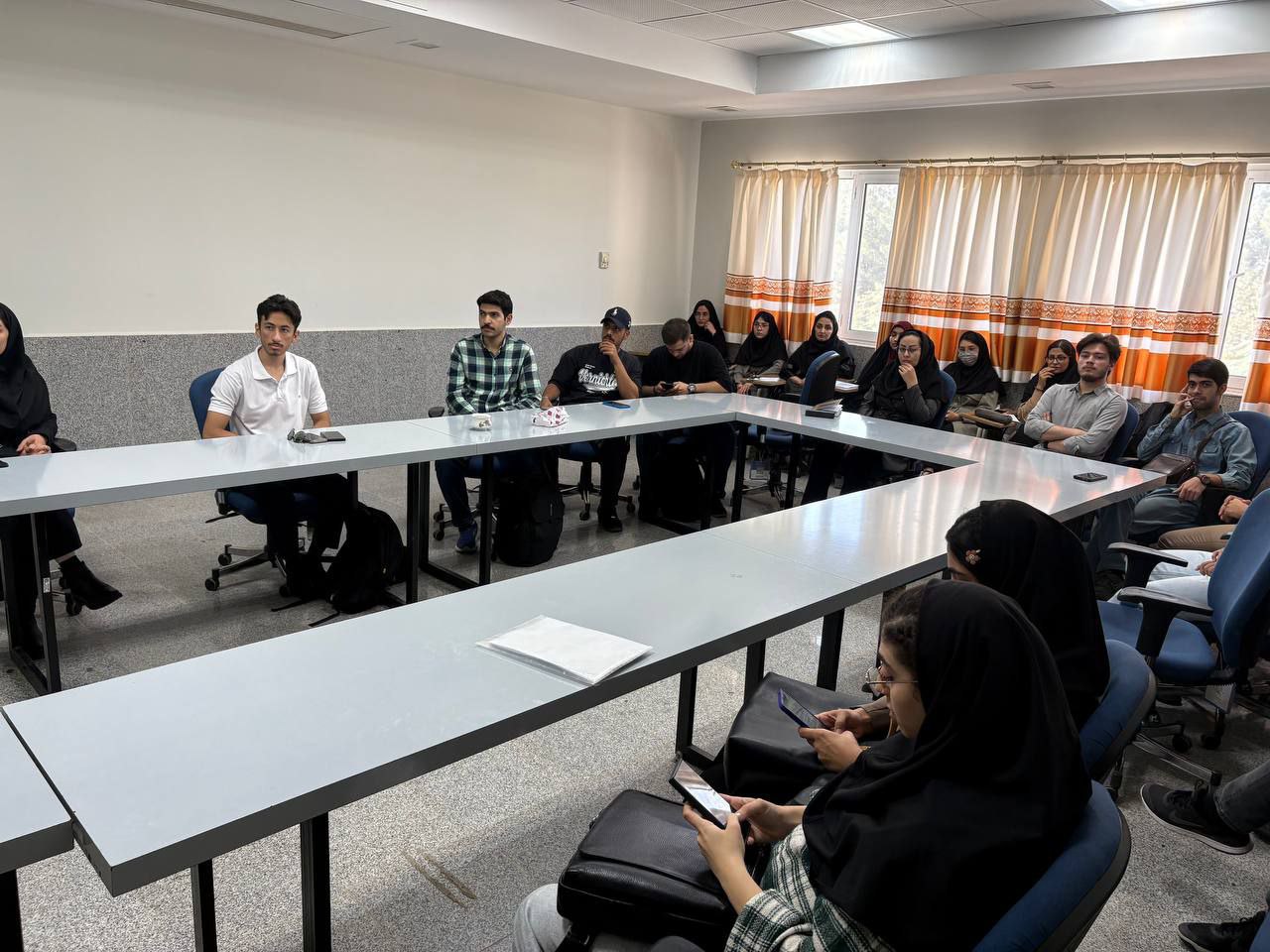 کارگاه "آموزش ارائه در ژورنال کلاب(به فارسی و انگلیسی)" برگزار شد.