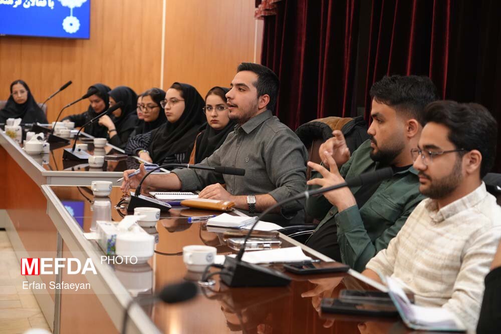 نشست رئیس و معاونین دانشگاه با دانشجویان