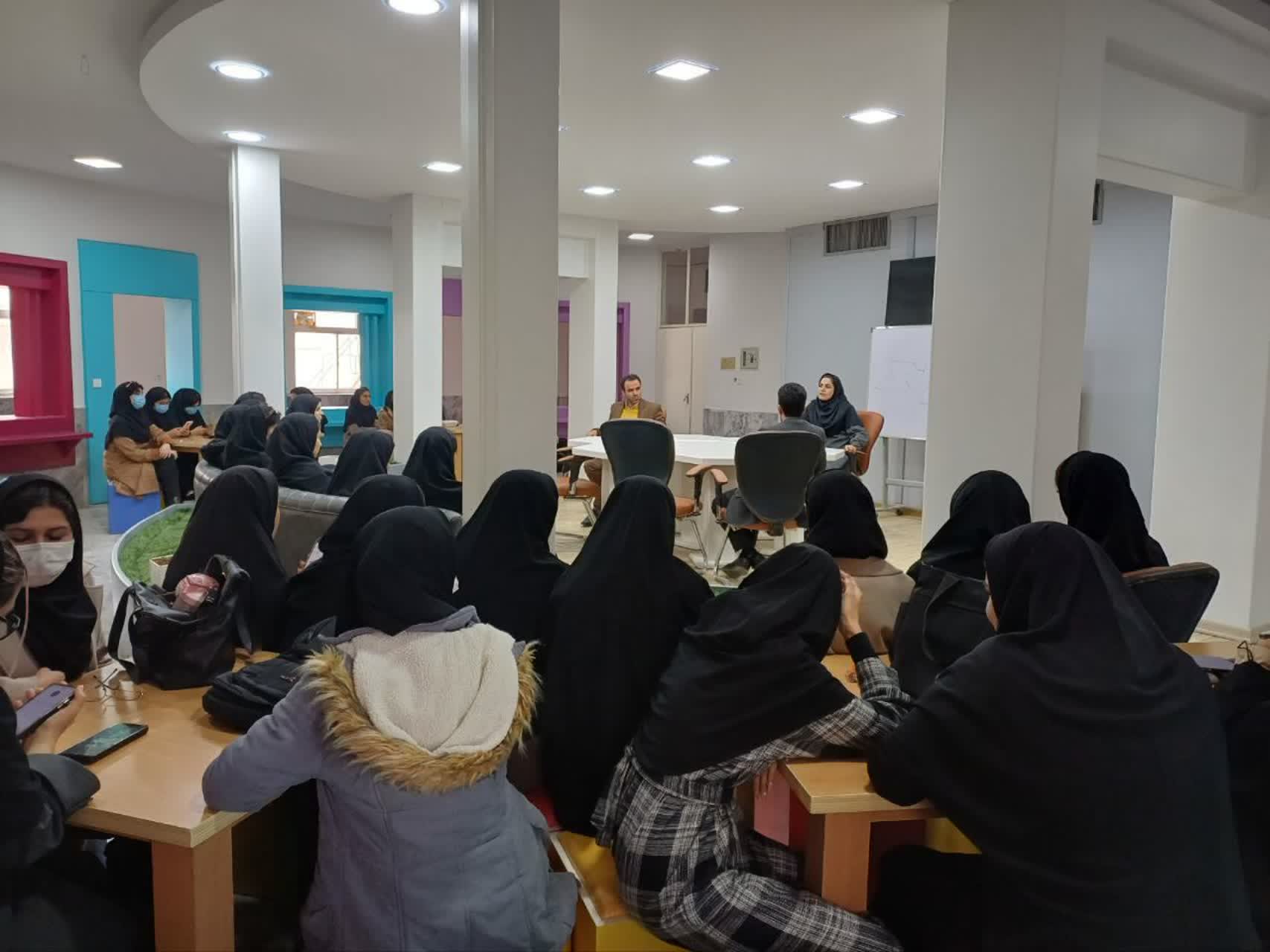 بازدید از مرکز رشد فناوری سلامت دانشگاه علوم پزشکی گناباد