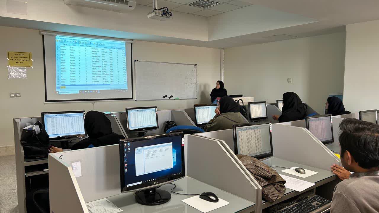 کارگاه " آموزش کار با نرم افزار SPSS" برگزار شد.
