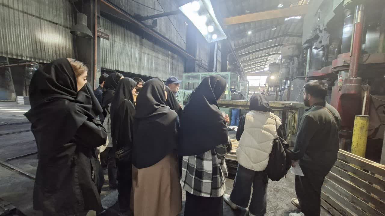 بازدید از شرکت فرآورده های دیرگداز ایران انجام شد.