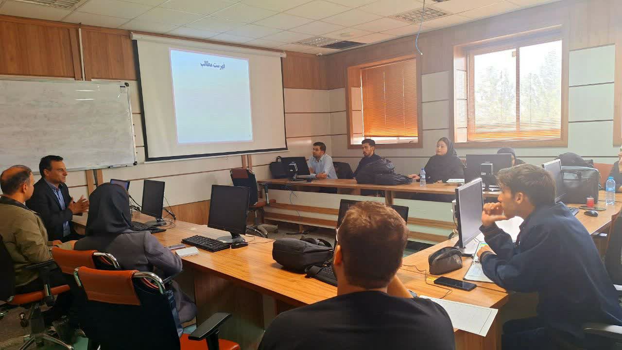 جلسه پنجم سلسله کارگاه های پاییزه پروپوزال نویسی با عنوان "روش های نمونه گیری و تعیین حجم نمونه" برگزارشد.