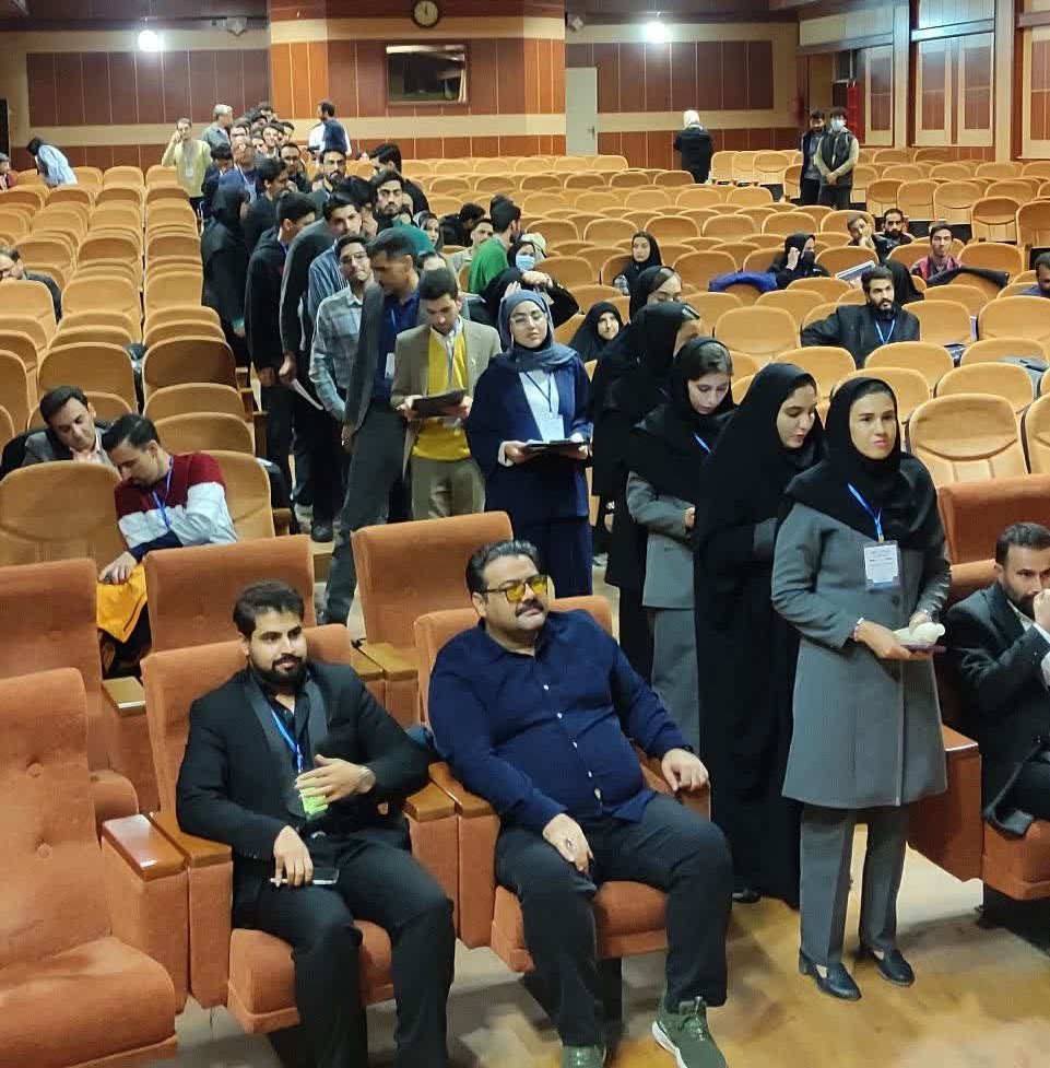 صف دانشجویان جهت ارائه ایده‌ها